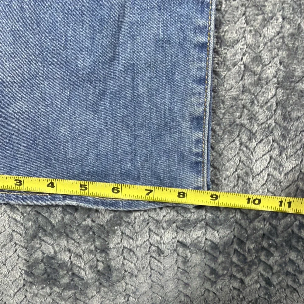 Levi's Demi Curve Women's Jeans Size 33 Bootcut Stretch Medium Wash‎ Distressed